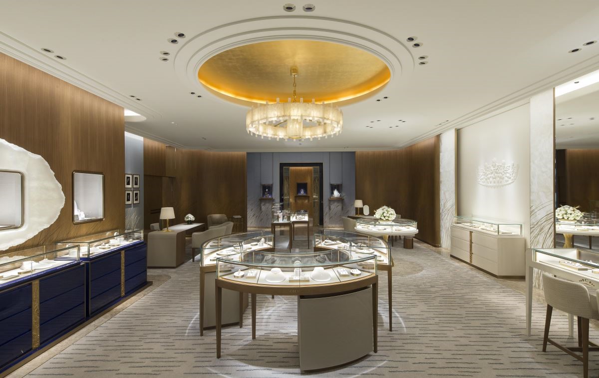 而麥穗元素圖騰也貫穿於店內的各個角落,展現出 Chaumet 的生命力。 而麥穗元素圖騰也貫穿於店內的各個角落,展現出 Chaumet 的生命力。
